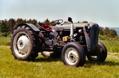 Hot Tractor by Erik