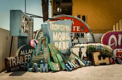 Tropicana Mobil Park by Erik