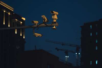 Camera Vs Crane by Jens